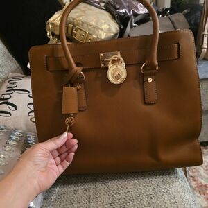 Title:
Michael Kors Hamilton Large Saffiano Leather Satchel – Brown w/ Lock